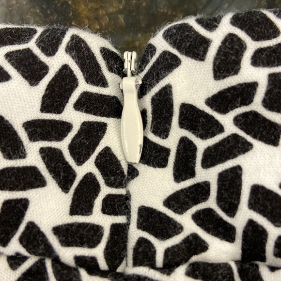 Talbots Geometric Pattern Mock neck top - Picture 4 of 6